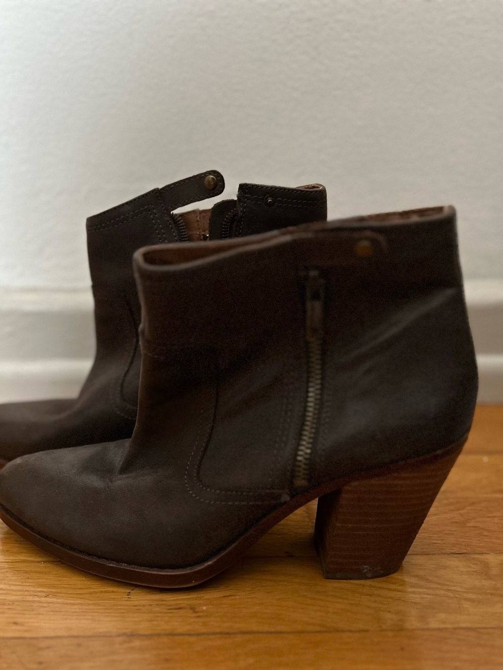 LUCKY BRAND  Brown Leather Ankle Boots with Side Zip